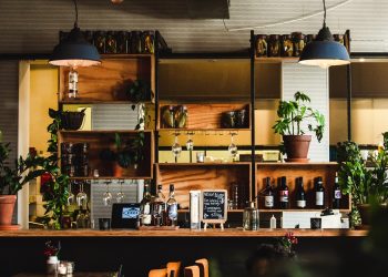 Bắt đầu kinh doanh cafe có nên lựa chọn các chuỗi nhượng quyền?