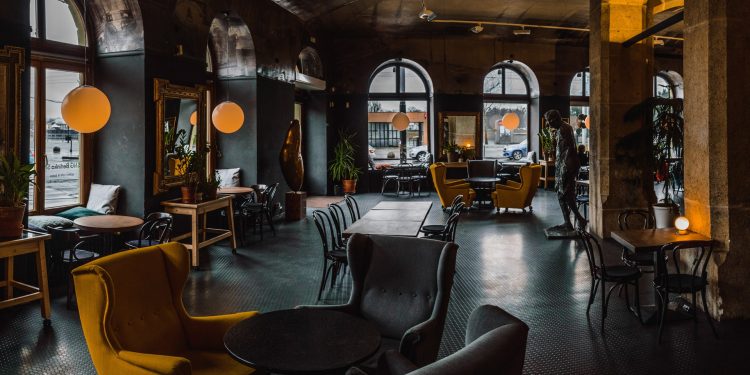 Lựa chọn mua quán cafe sang nhượng hay khởi nghiệp quán cafe mới từ đầu