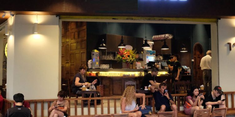 Kinh nghiệm mở quán cafe vỉa hè