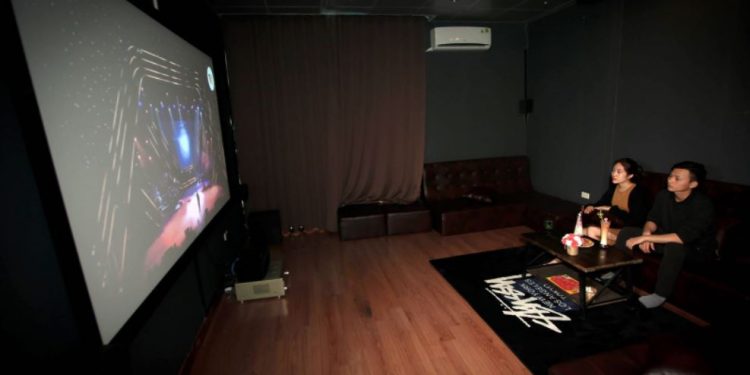 mo hinh quan cafe phim