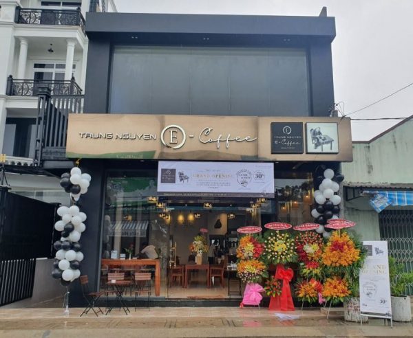 co nen mo quan cafe nhuong quyen trung nguyen