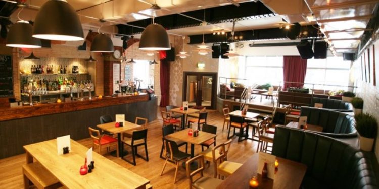 hop tac mo quan cafe